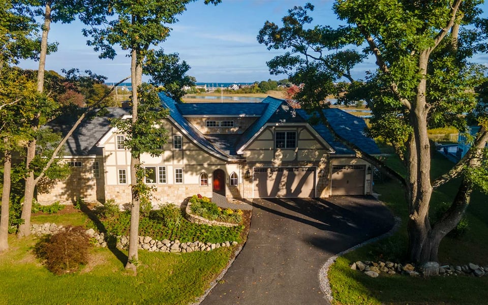 Beautiful luxury waterfront home in New Hampshire