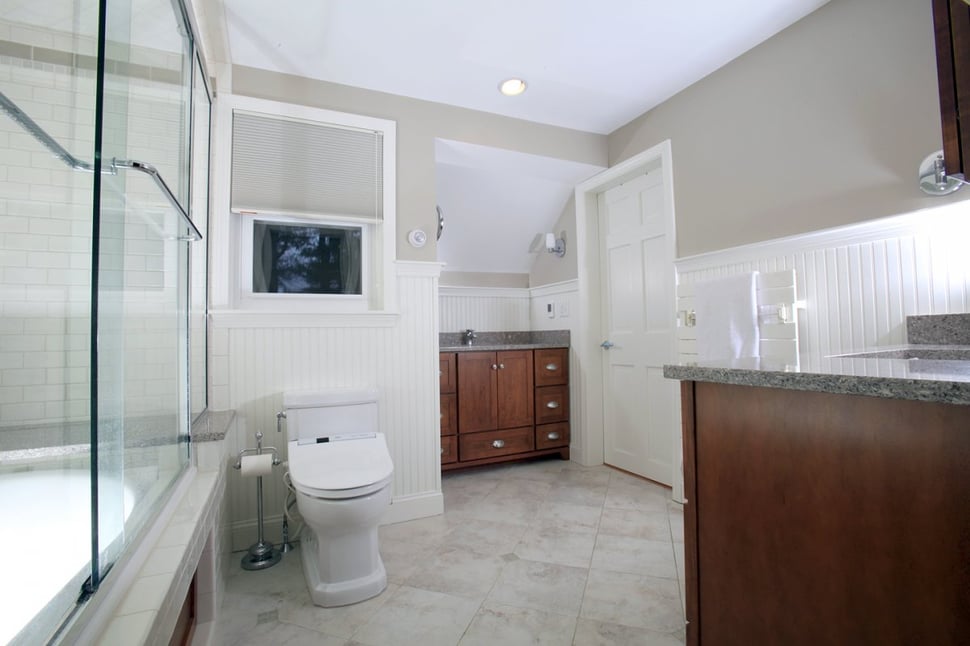 Master bathroom design with two vanities and tub/shower combo