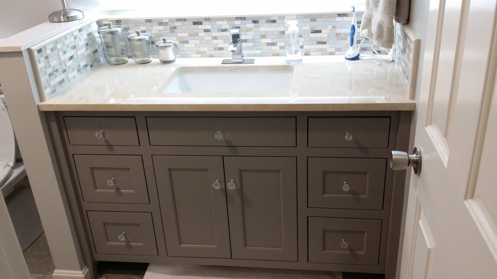 Bathroom vanity with shaker cabinets and knob pulls