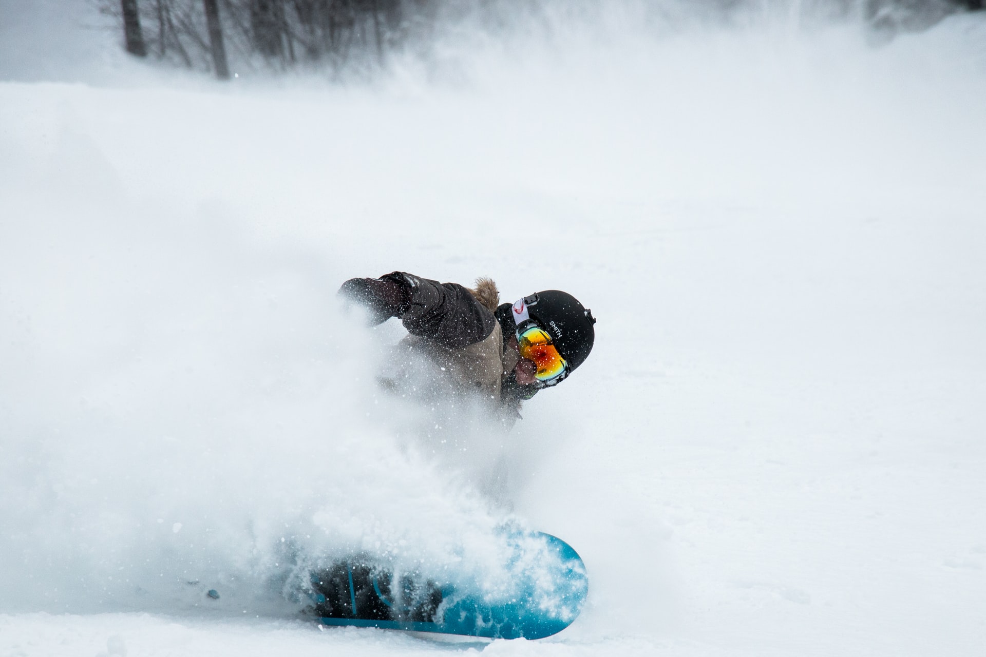 snowboarder carving in the snow in new hampshire